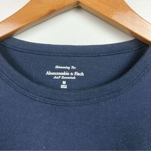 Abercrombie & Fitch Essential Long-Sleeve Polished Body-Skimming Tee - Picture 3 of 6
